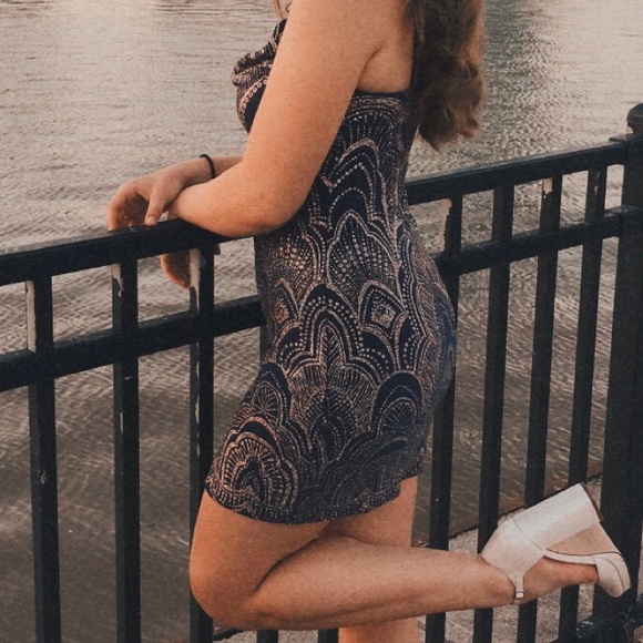 Size 6 homecoming dress - Picture 1 of 3